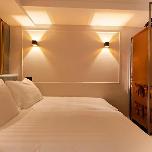 https://midtown-hotel-royal-room.amsterdamhotelsnl.com